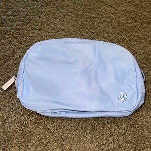 Lululemon everywhere 1L belt bag